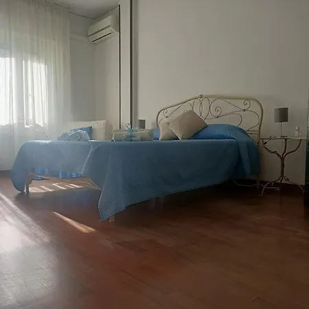 Couette-café Tra Pirandello E Leopardi