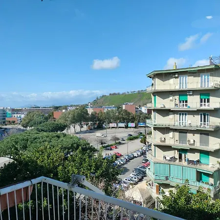 Tra Pirandello E Leopardi 4* Naples