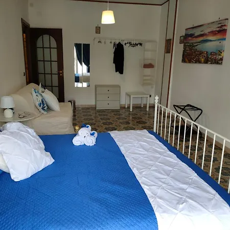 Bed & Breakfast Tra Pirandello E Leopardi Naples