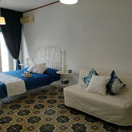 Tra Pirandello E Leopardi Bed & Breakfast Napoli