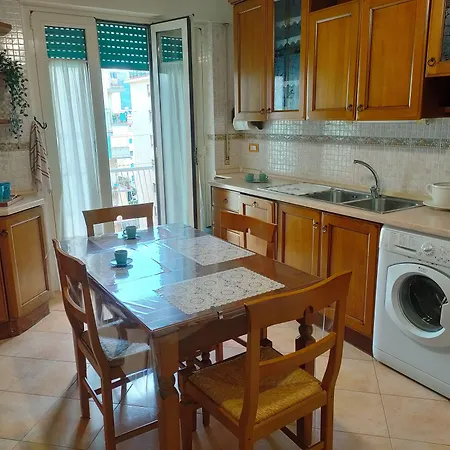 Tra Pirandello E Leopardi 那不勒斯