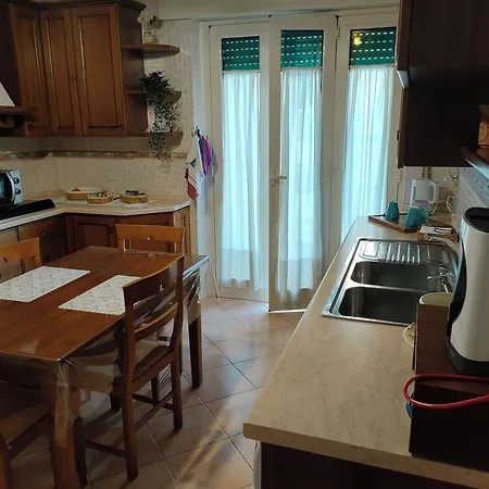 Tra Pirandello E Leopardi 那不勒斯