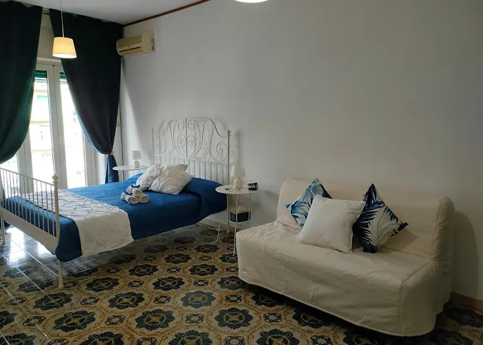 Tra Pirandello E Leopardi ベッド・アンド・ブレックファスト ナポリ