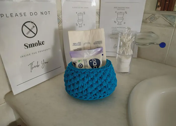 Tra Pirandello E Leopardi 4* נאפולי