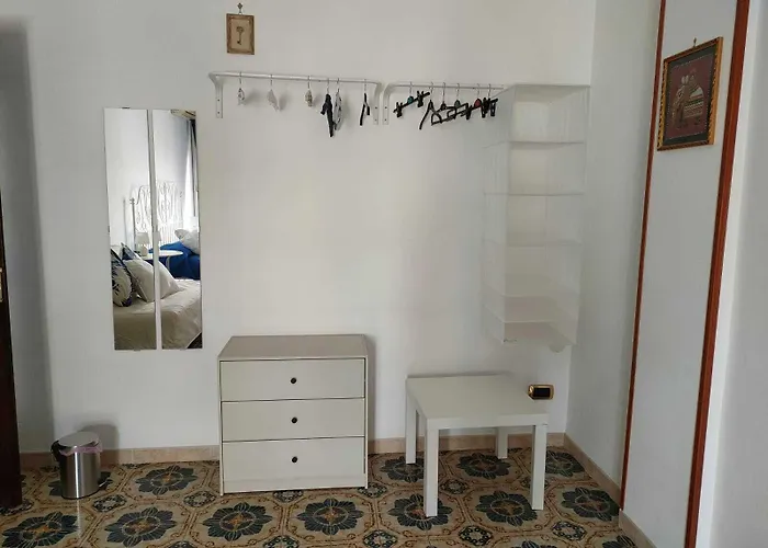 לינה וארוחת בוקר Tra Pirandello E Leopardi נאפולי